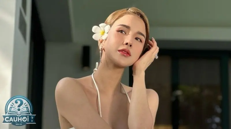 Sự nghiệp trong làng giải trí Sự nghiệp trong làng giải trí