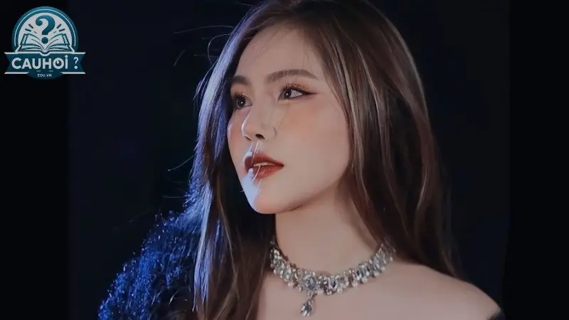 Hành trình trở thành nữ hoàng cover Hành trình trở thành nữ hoàng cover