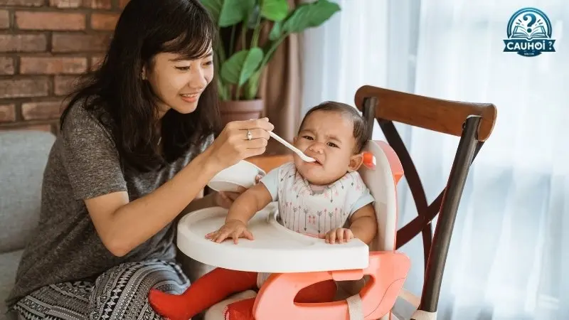 Giải quyết vấn đề thường gặp khi ăn dặm Giải quyết vấn đề thường gặp khi ăn dặm