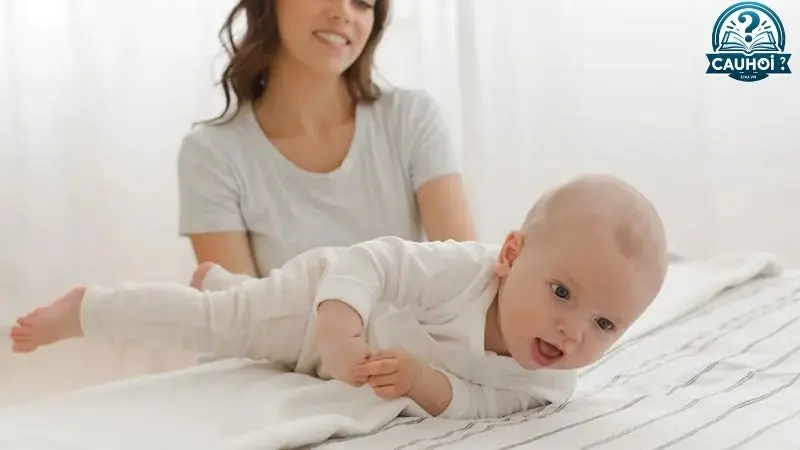 Bé biết lật là như thế nào? Bé biết lật là như thế nào?