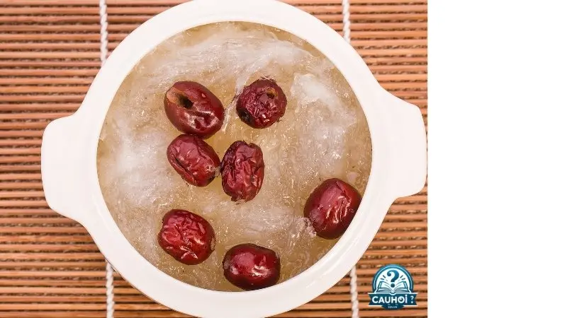 Chưng yến với đường phèn táo đỏ Chưng yến với đường phèn táo đỏ