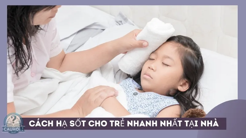 Lau cơ thể trẻ bằng khăn ấm Lau cơ thể trẻ bằng khăn ấm