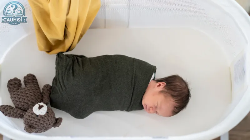 Cách quấn khăn cho trẻ sơ sinh cho bé khi tắm Cách quấn khăn cho trẻ sơ sinh cho bé khi tắm